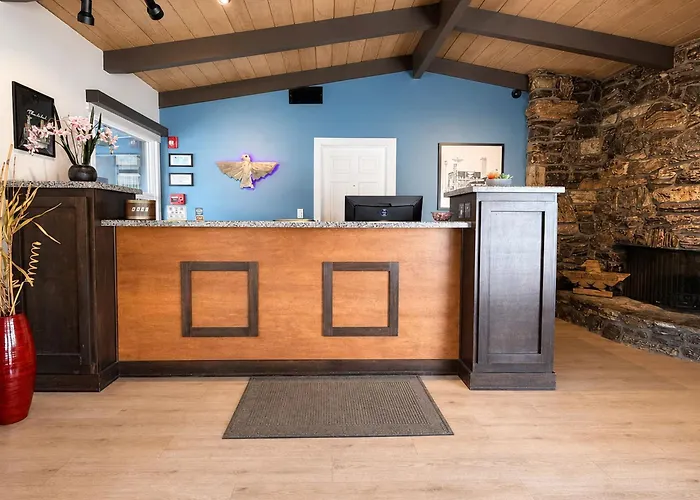 Thunderbird Lodge
