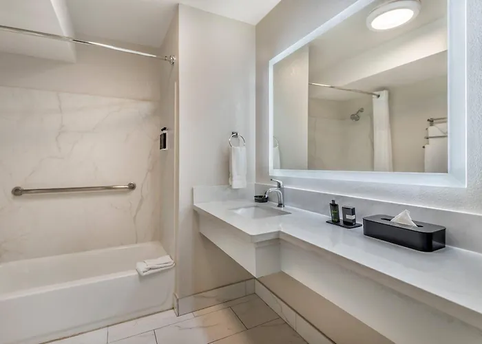 University Park Inn & Suites, An Ascend Collection Hotel