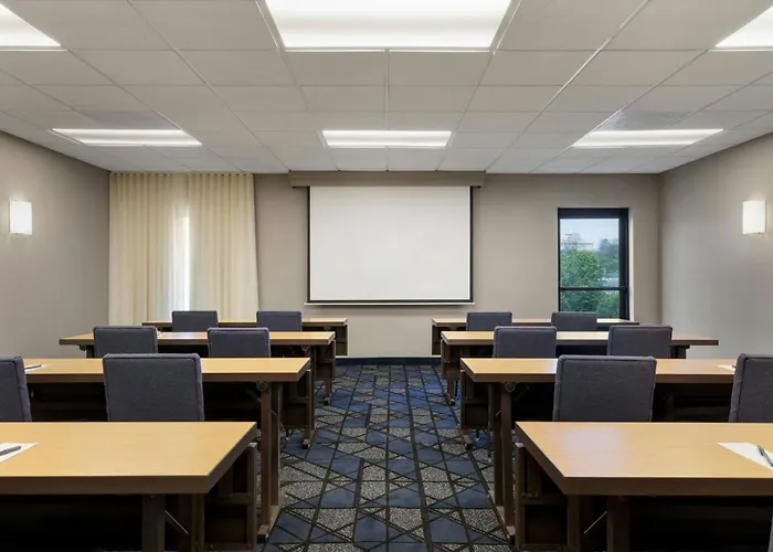 Courtyard By Marriott Pittsburgh Airport