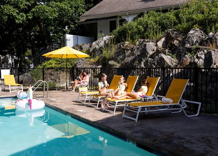 The Lodge On The Cove