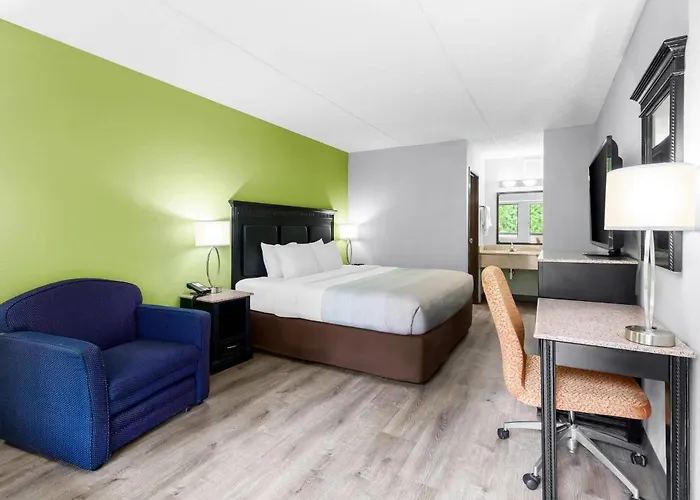 Quality Inn & Suites Gibsonia - Pittsburgh North