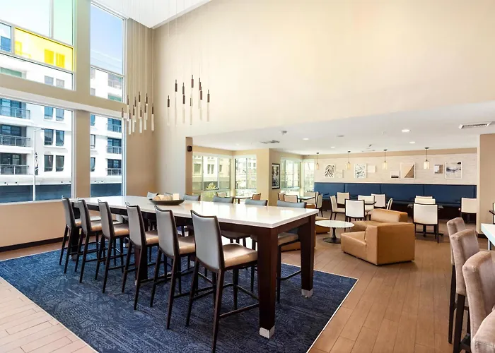 Hampton Inn & Suites Los Angeles - Glendale