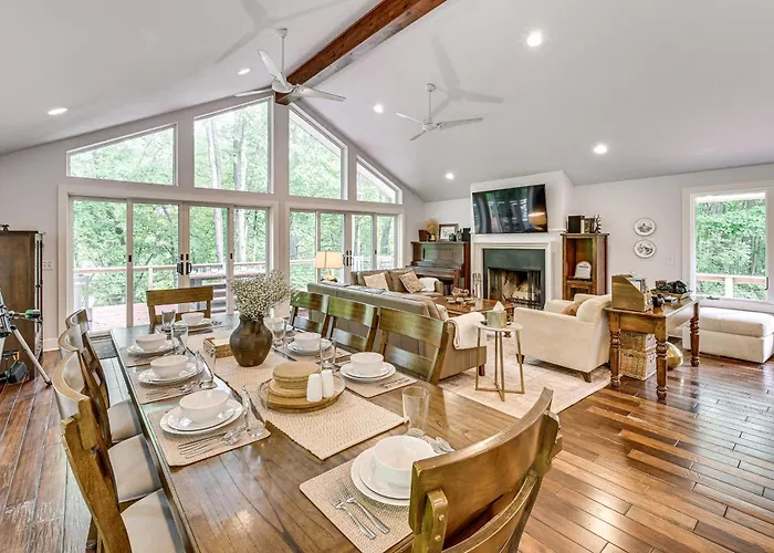 Riverwood: South Haven Retreat On 10 Acres