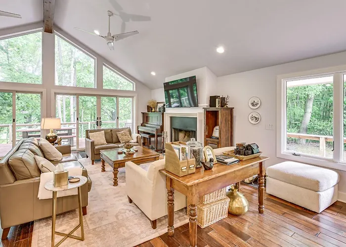 Riverwood: South Haven Retreat On 10 Acres