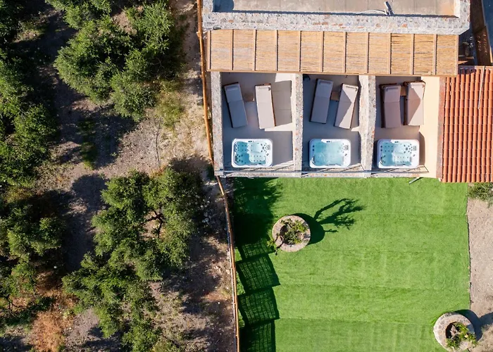 Deos Luxury Suites - Adults Only