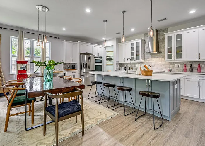 Modern Home | Pet Friendly | Kids Playroom | More!
