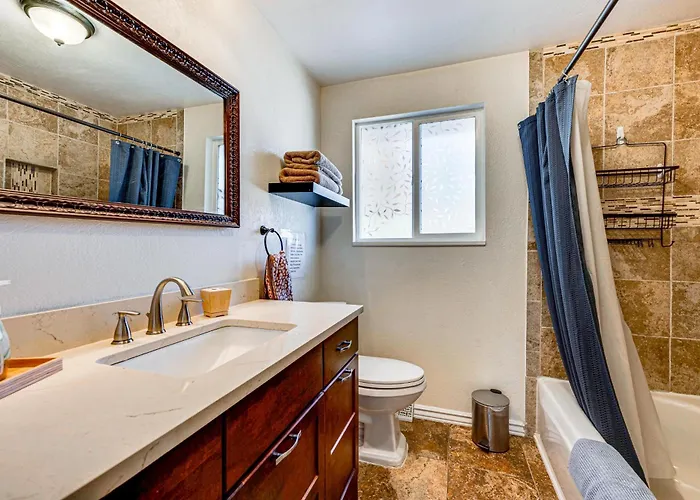 4 Mi To Olde Town Arvada! Dog-Friendly Home, Yard