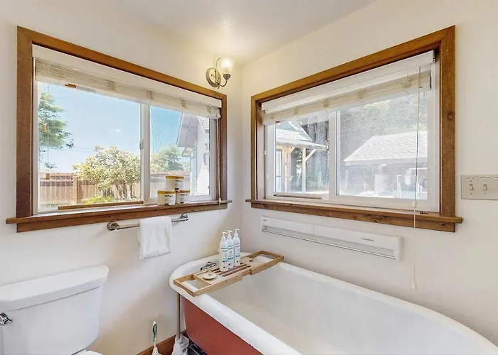 Eco-Conscious Home With Spacious Yard & Ev Charger