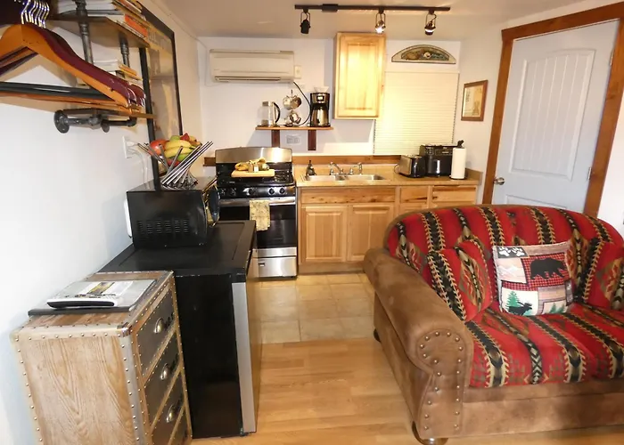 Yellowstone Motel - Adults Only - All Rooms Have Kitchens