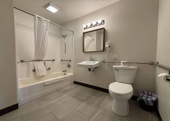 Travelodge By Wyndham Atlanta, Illinois