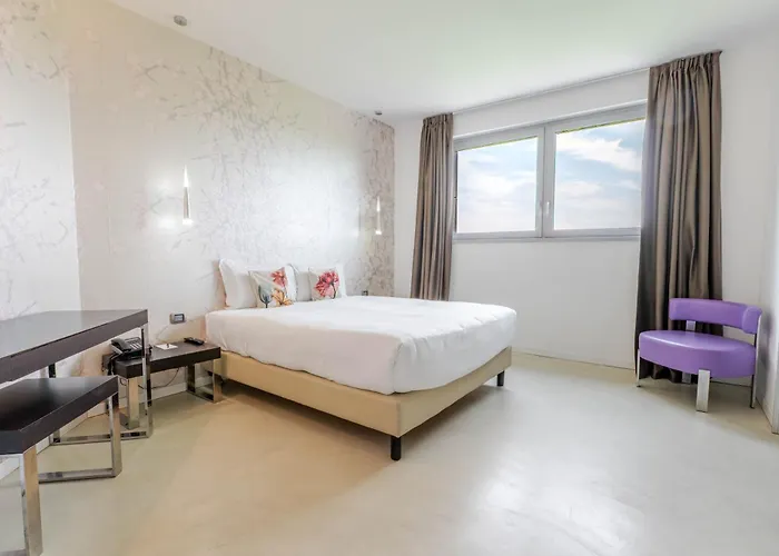 Hotel For You