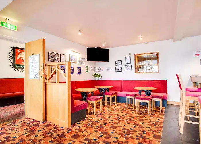 Oyo Godolphin Arms Hotel