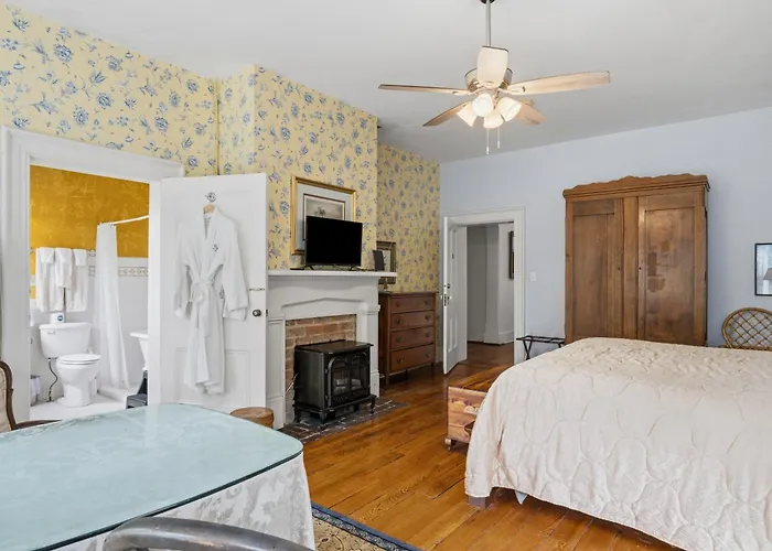 Rockwood Manor Bed & Breakfast