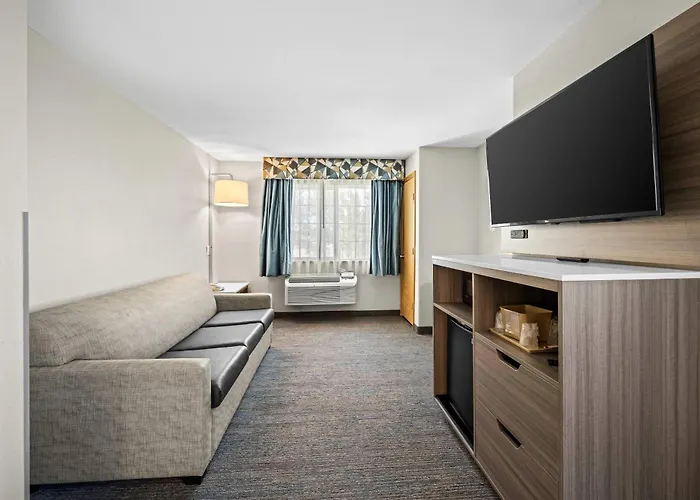 Econo Lodge Inn & Suites Santa Fe South