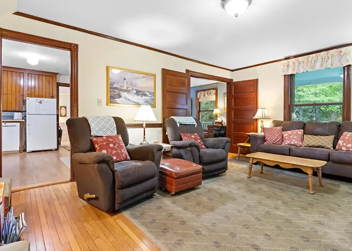 Century-Old Oceanfront Home With Wraparound Porch - Walk Downtown, Dogs Ok