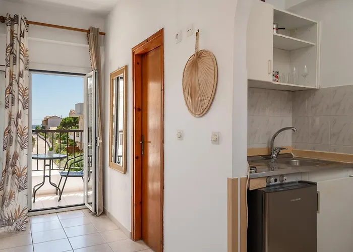 Dora Pool Studios By Konnect,150M From The Beach