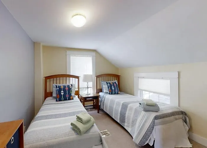 Historical New England Home, Outdoor Shower , Dog-Friendly