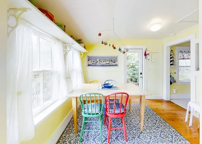 Dog-Friendly Fisher Hill Home With Patio And Wood Stove - Walk To The Harbor