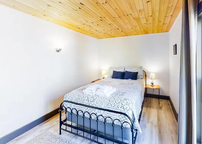Newly Renovated Haven W/ Deck, Walk To Shops, Dining & Marina, Pet Friendly