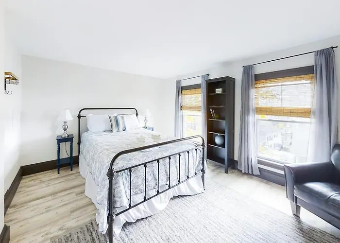 Newly Renovated Haven W/ Deck, Walk To Shops, Dining & Marina, Pet Friendly