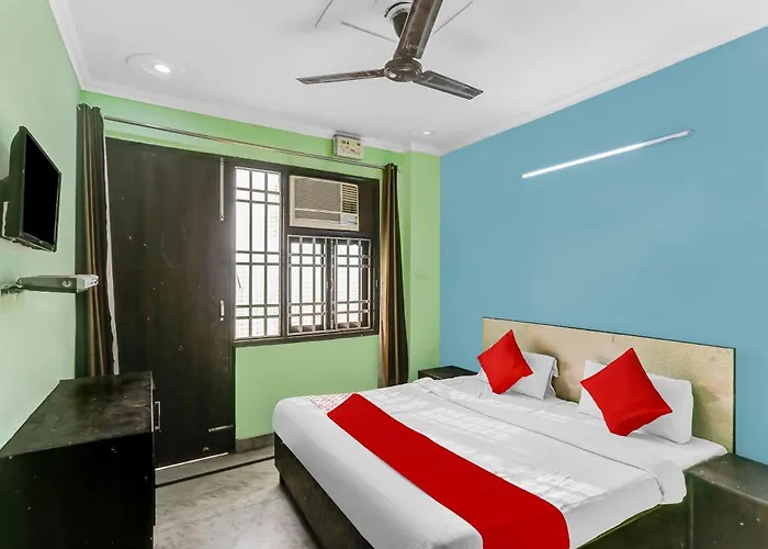 Hotel O Blue Diamond Near Jahangirpuri Metro Station