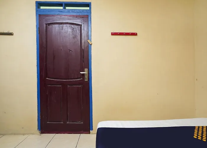 Oyo Homes 90916 Eco Tourism Geopark Rajamandala Homestay Syariah
