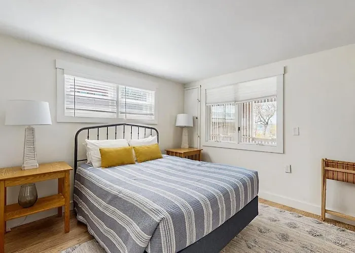 Well-Located, Dog-Friendly Home - Walk To Footbridge & Barrett Park