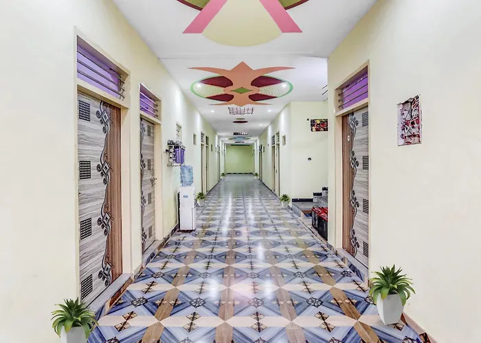 Hotel O K D Guest House