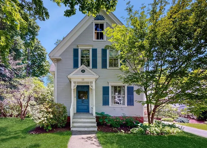 Parker House: Historic Home - Walk Downtown, Dog-Friendly & Washer/Dryer