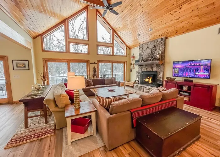 Pet Friendly Newly Renovated W Dock Slip Fire Pit Hot Tub Kayaks