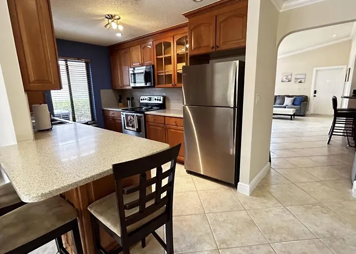 Tropical Oasis Home W Community Pool Great Area