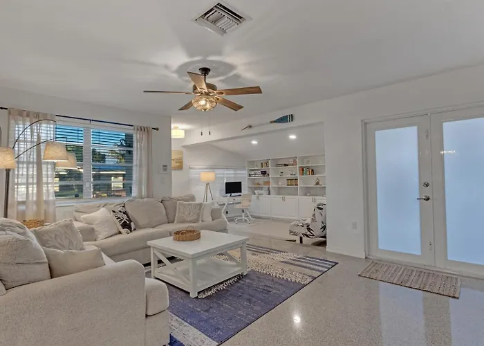 7-Person Luxury Spa, Fenced Tropical Backyard Paradise, Beach Vibe