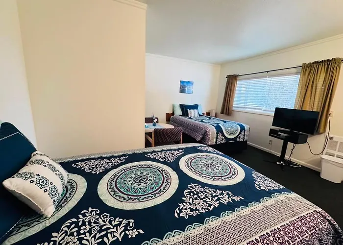Golden West Motel