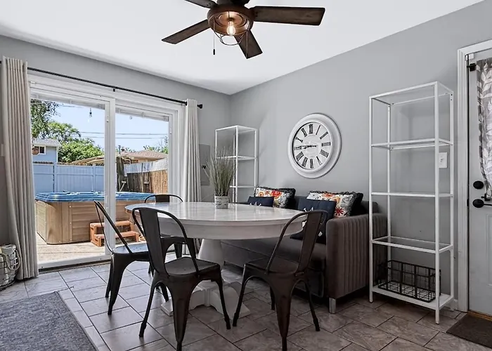 Huge Yard Family Friendly Smart Home Walk To Beach Dunes Hiking Trails
