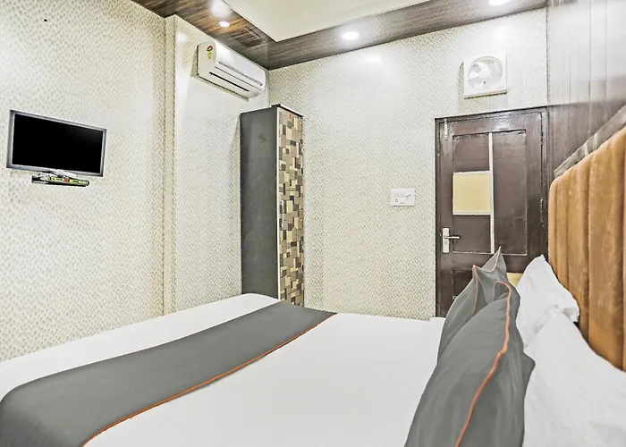 Hotel O Kashish Residency Near Model Town Metro Station