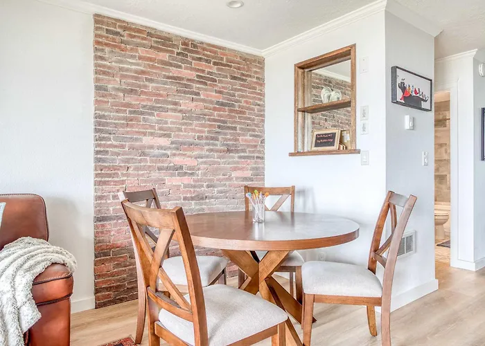 Waveside Hideaway, Unit 11