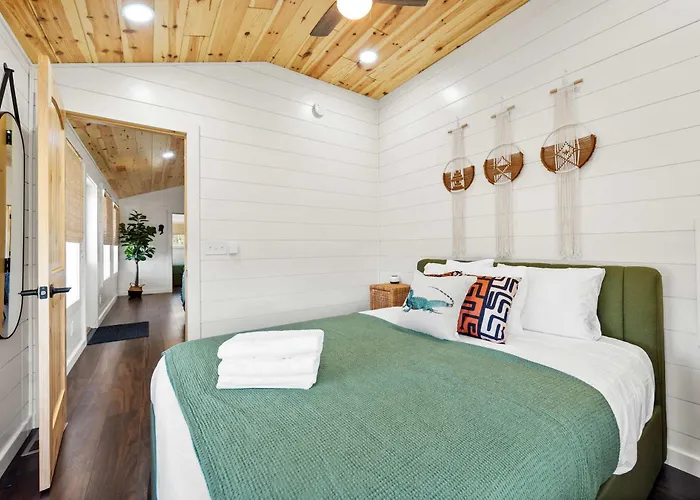 The Lodges At Eden Reserve - Pet Friendly Cabins Near Ark