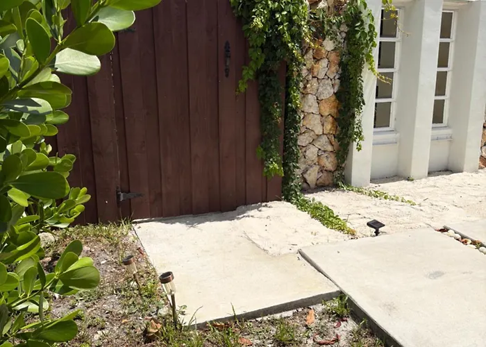 Cheerful Private Room 2 Miles Away From Sunny Isles Beach