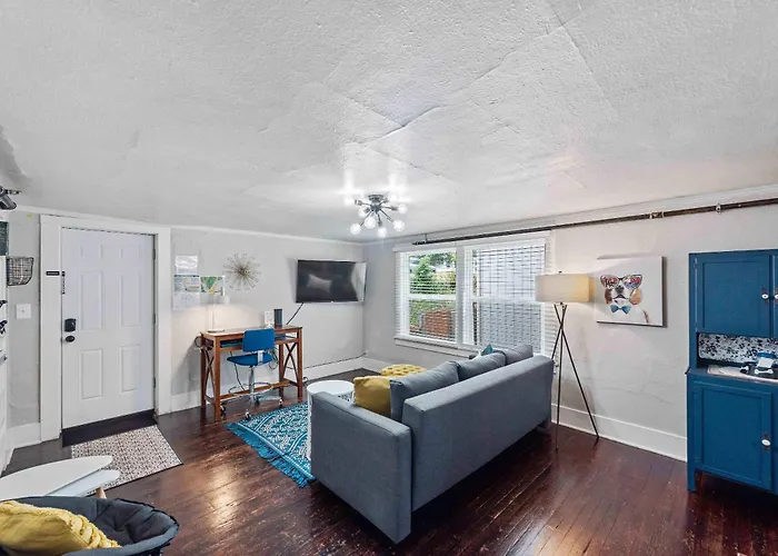 #Stayinmydistrict Heritage House Pet Friendly Apartment