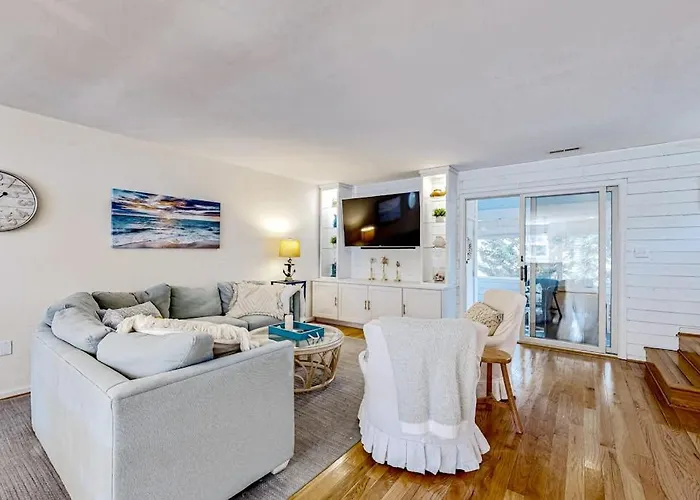 Westwood --- 828 Westwood Unit D
