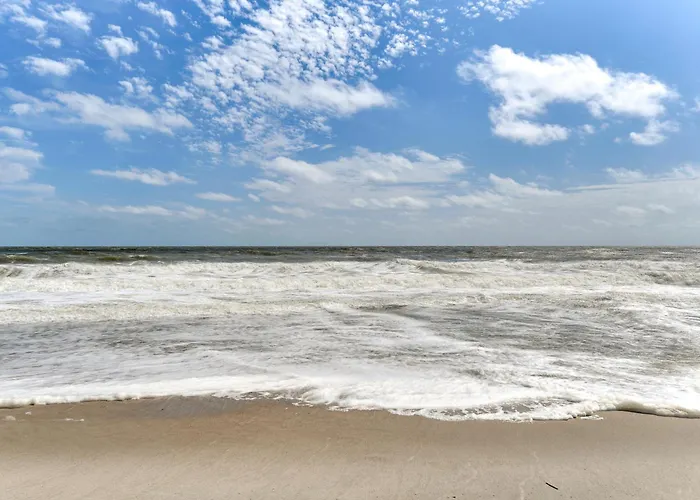 Fernandina Beach Townhome W/ Patio: Walk To Beach!