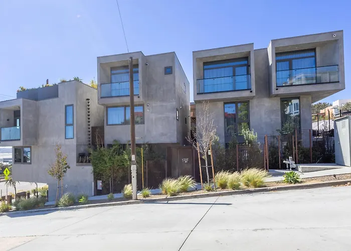 City24 Condo Hotel Little Italy Mission Hills