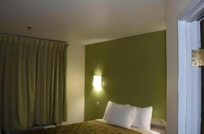Econo Lodge Hot Springs South