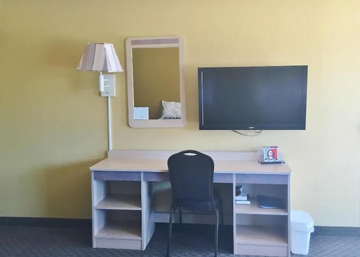 Econo Lodge Inn & Suites Enid South