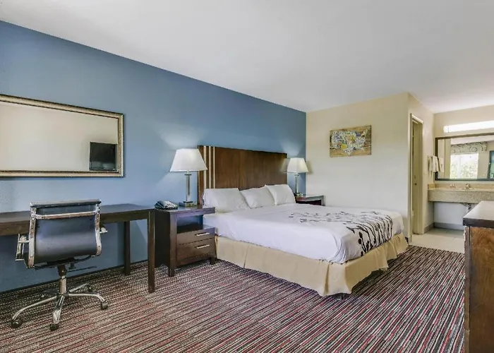 Econo Lodge Inn & Suites Enid South