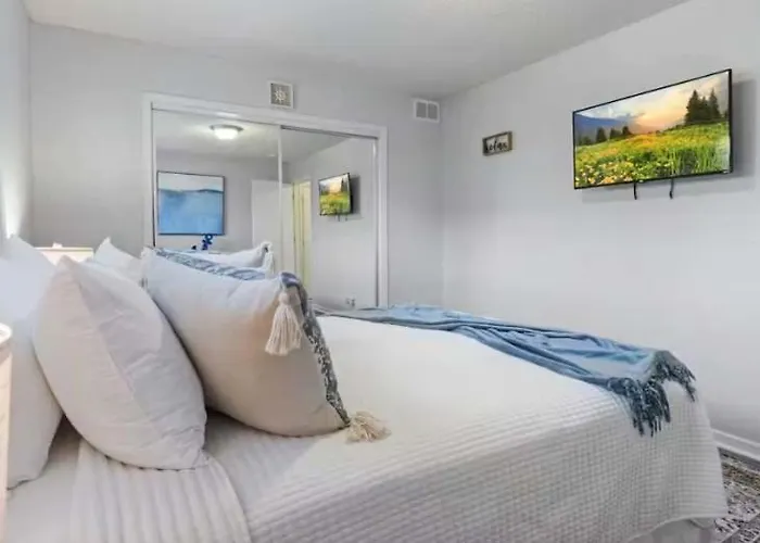 The Luxe Lakefront