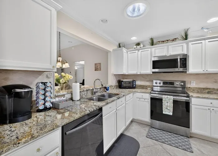 The Villages Sumter Landing With Lanai & Patio!