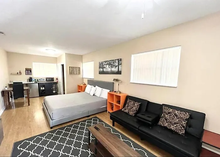 Central Private King Suit Washer Dryer 2 Miles To Hospital