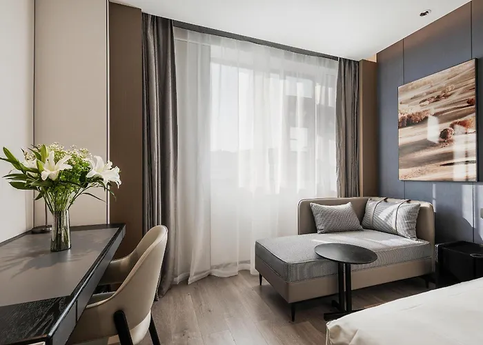 Atour Hotel Xichang Qionghai Wetland Park Aerospace Avenue