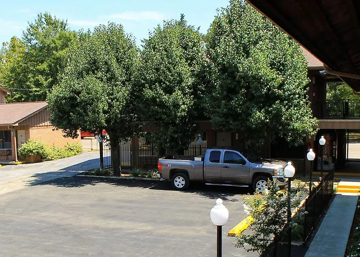 Charles Wesley Motor Lodge Downtown Broken Bow- Hochatown